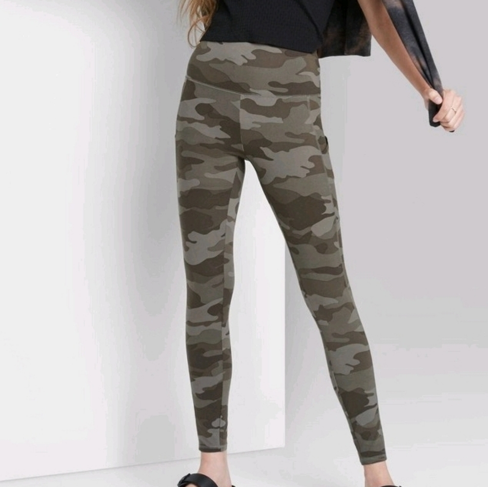 NWT Camo Leggings